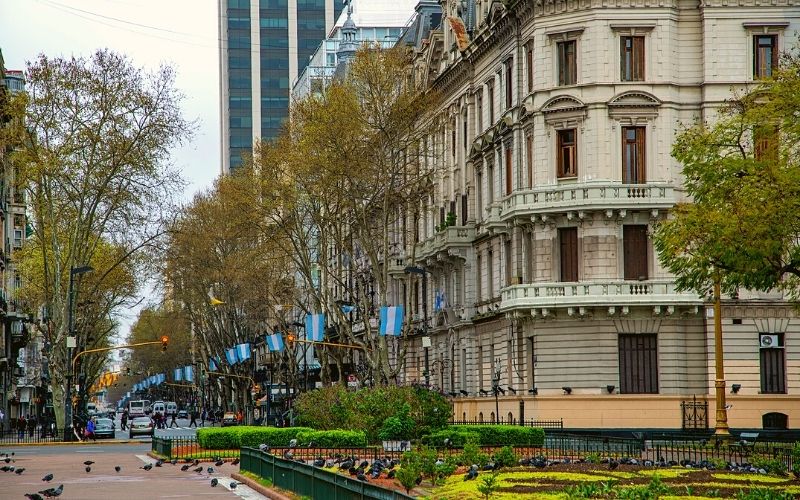 Avenida de Mayo no Centro de Buenos Aires
