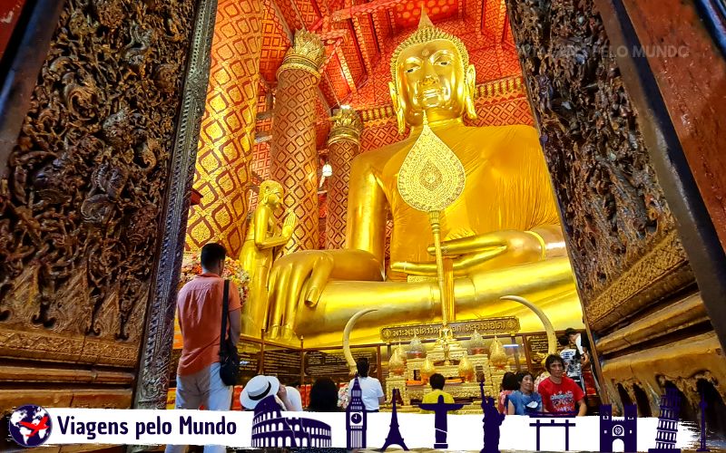 Templo com Buda em Ayutthaya