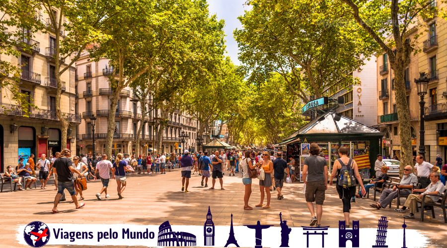 Las Ramblas, avenida aborizada cheia de lojas e turistas