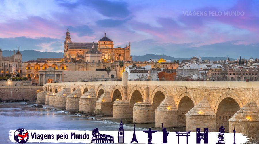 Ponte construída com tijolos e ao fundo catedral de Córdoba.