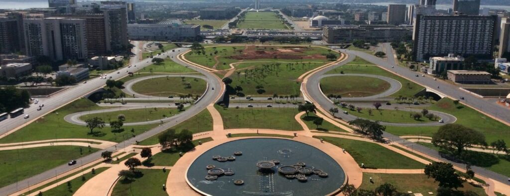Guia com os melhores passeios em Brasília. Praça e esplanada dos ministérios