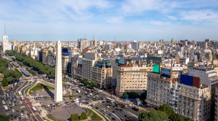 Vista do alto do Obelisco e da Avenida 9 de Julio