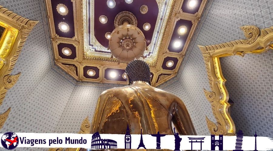 Estátua de ouro em formato de Buda no Wat Traimit em Bangkok