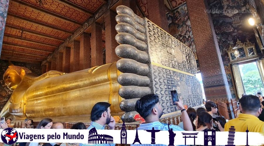 Pernas do Buda Reclinado em Bangkok