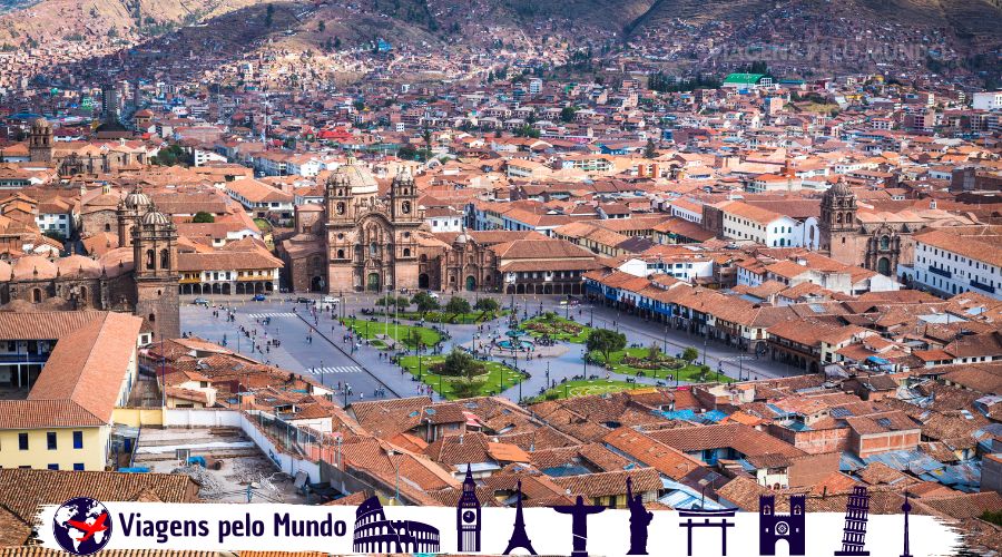 Plaza Mayor e catedral de Cusco vista do alto