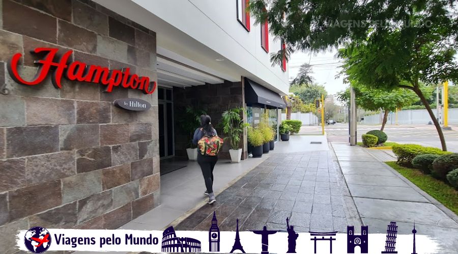 Entrada do Hotel Hampton San Isidro em Lima