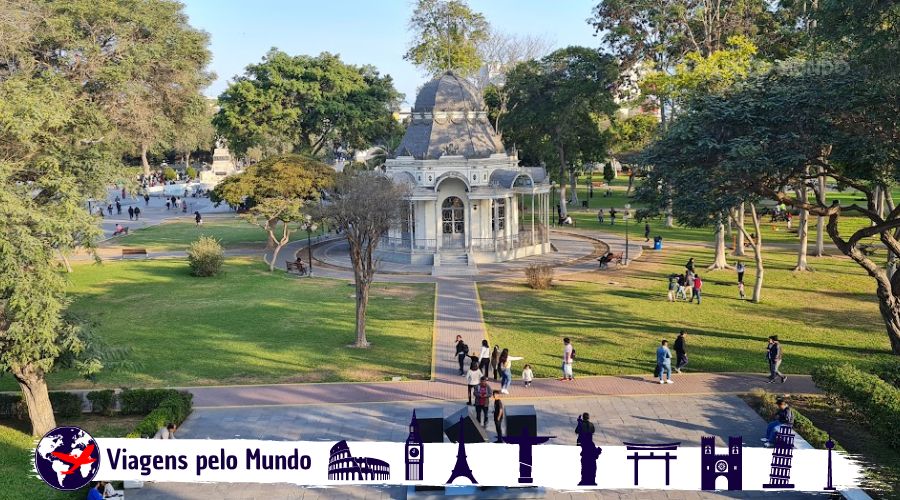 Vista do parque com bastante verde no Mali em Lima