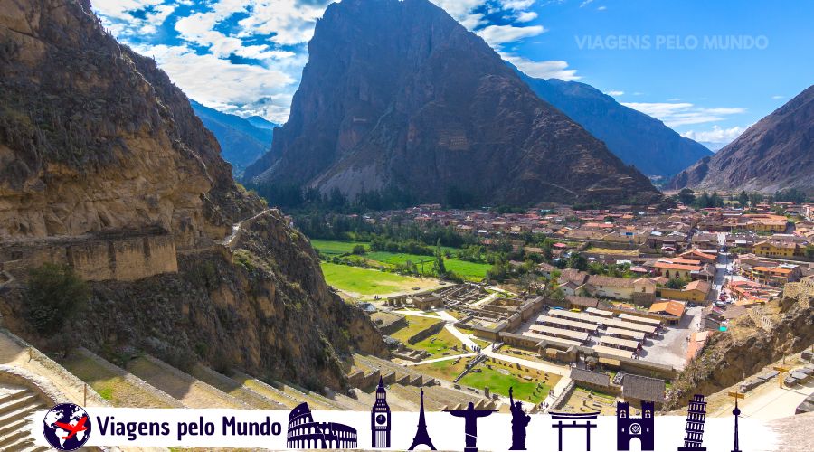 Ollantaytambo vista do alto entre as montanhas