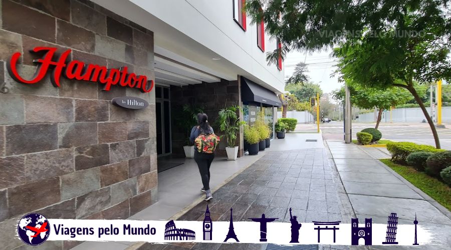 Entrada do hotel hampton em San Isidro em Lima