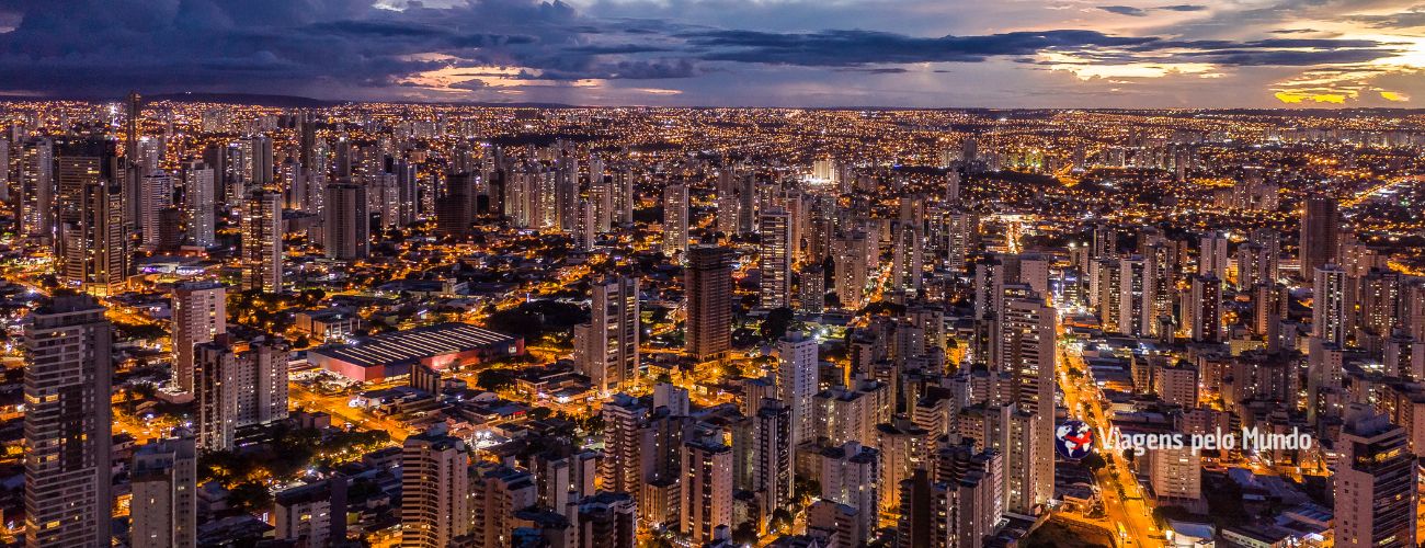 Cidade de Goiânia vista do alto. Veja os hotéis próximos ao Aeroporto de Goiânia.