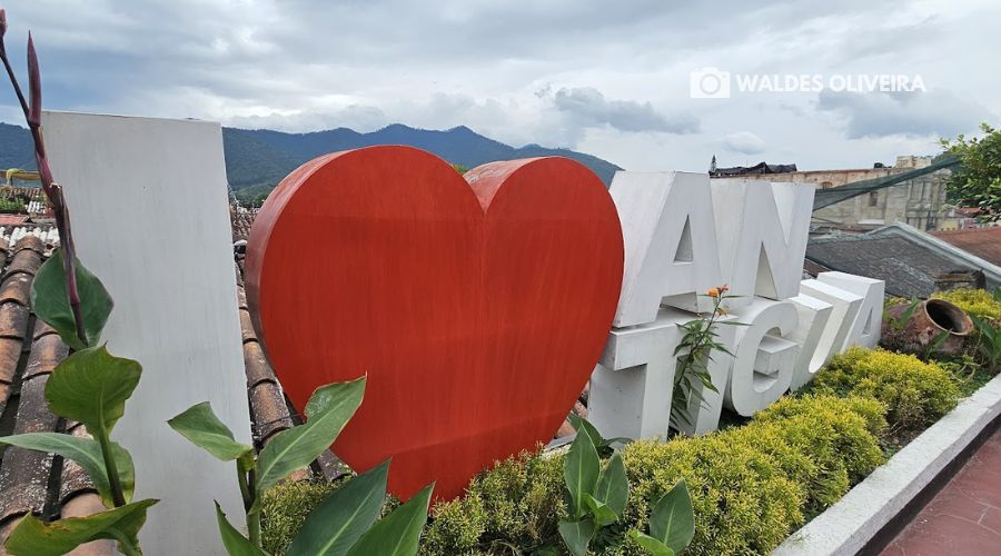 Letreiro de Antígua na Guatemala no hotel El Carmen