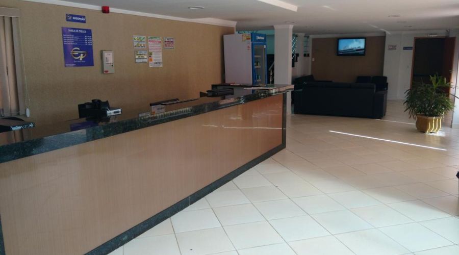 Recepção do Hotel Europlaza perto do Aeroporto de Goiânia