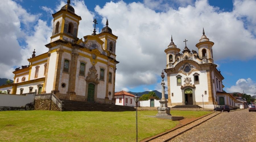 As famosas duas igrejas de Mariana em Minas Gerais.