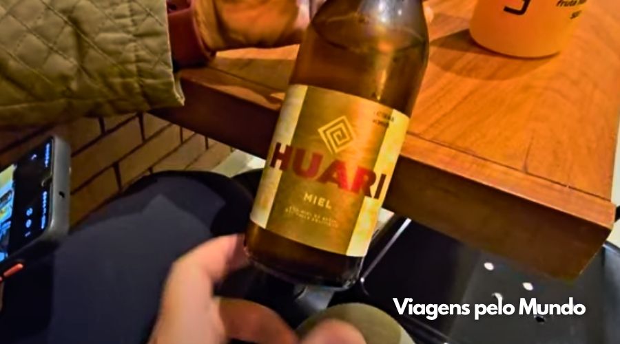 Cerveja Huari com Miel. Bem comum na Bolívia.
