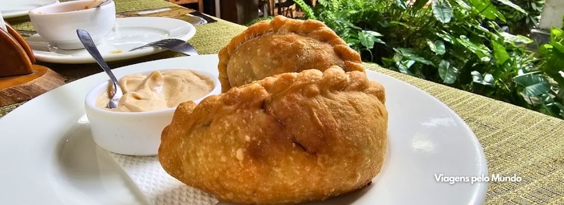 Salteñas de carne frita - Comidas típicas da Bolívia.