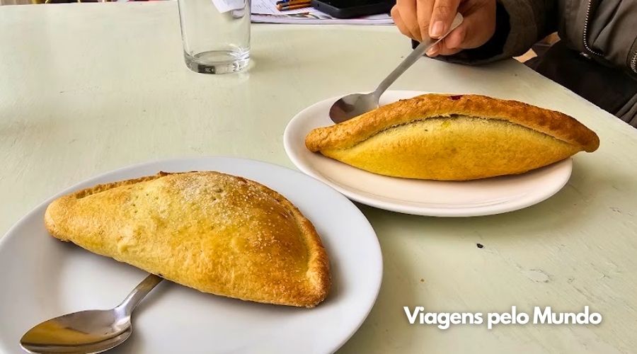 Salteñas tradicionais da Bolívia.