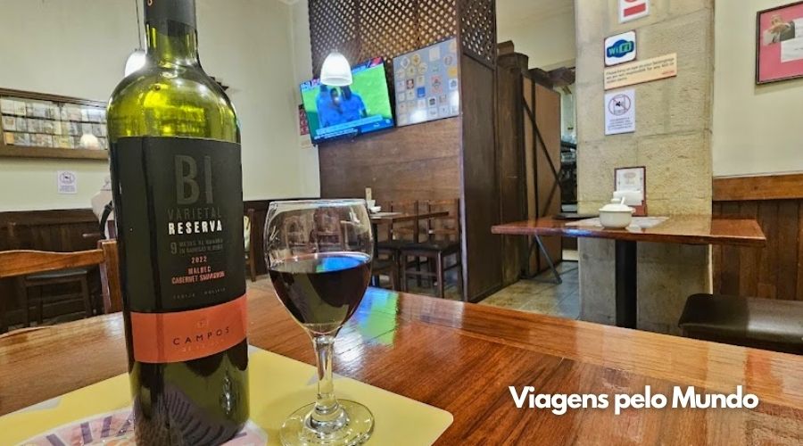 Vinho Bi Varietal da Bolívia.