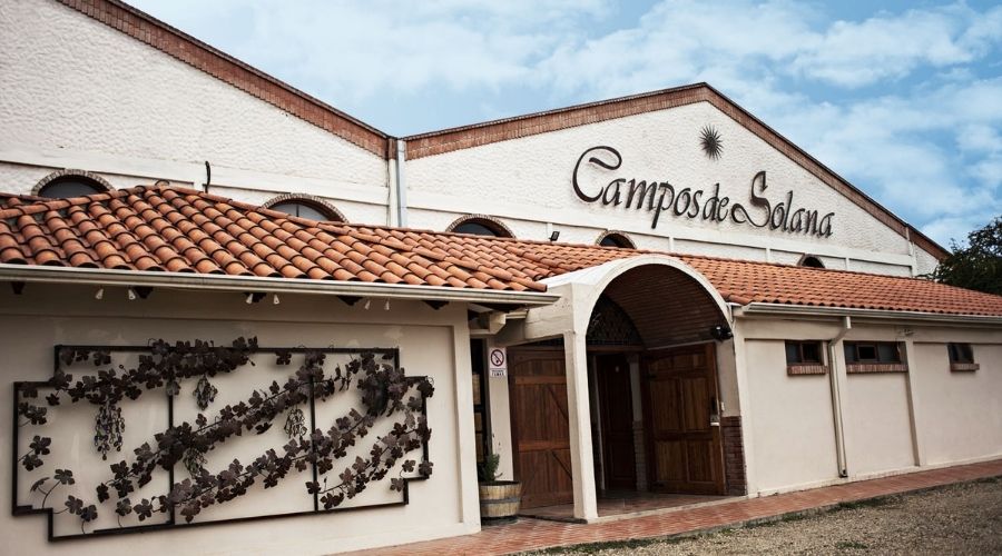 Entrada da vinícola Campos de Solana.