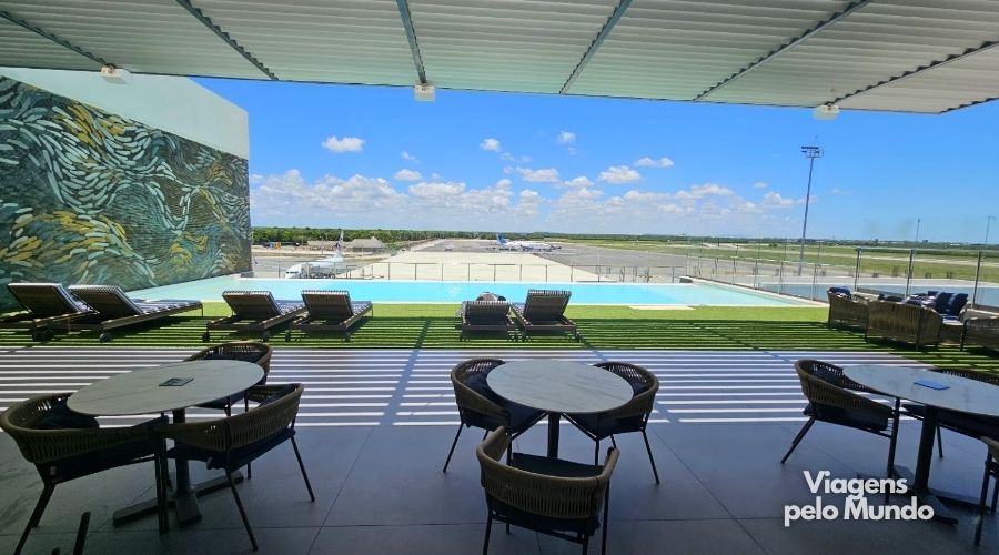 Visão ampla da Sala VIP de Punta Cana.